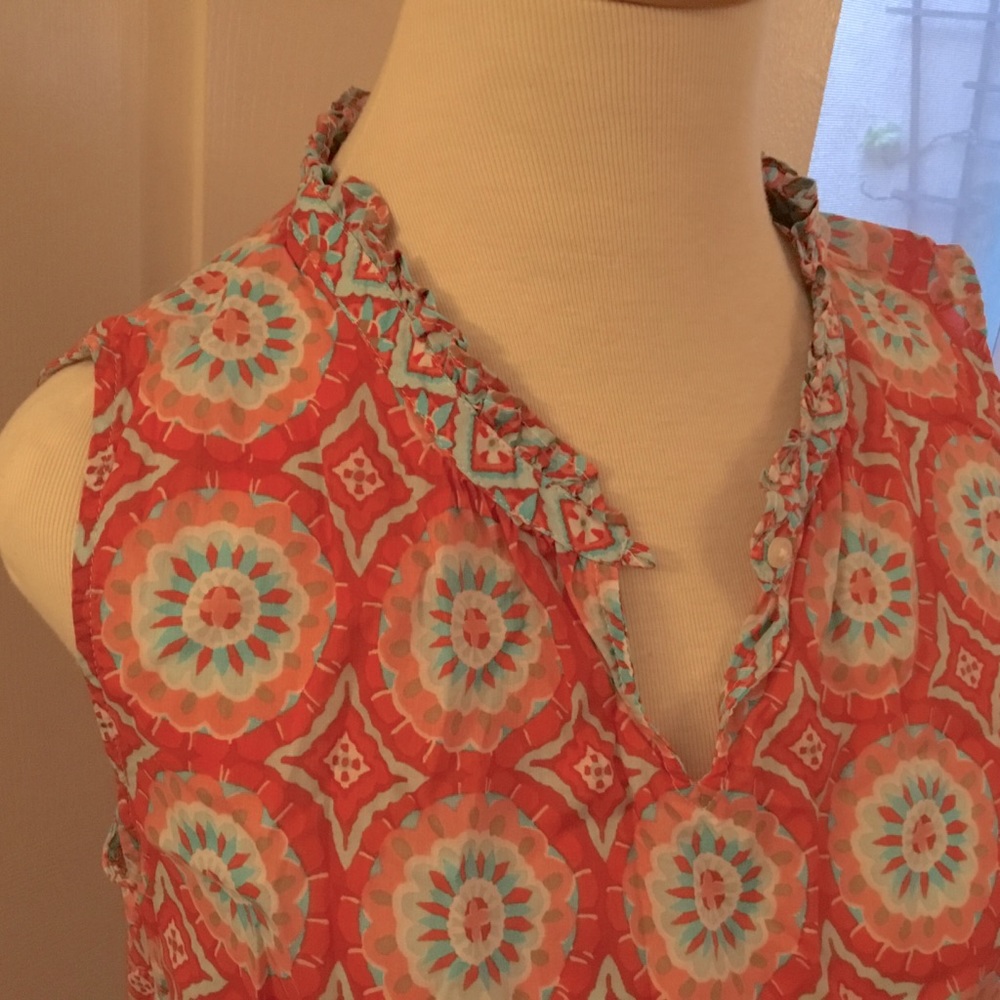 🎁 SALE! 🎁 Talbots Sleeveless Shell with Contrast Hem